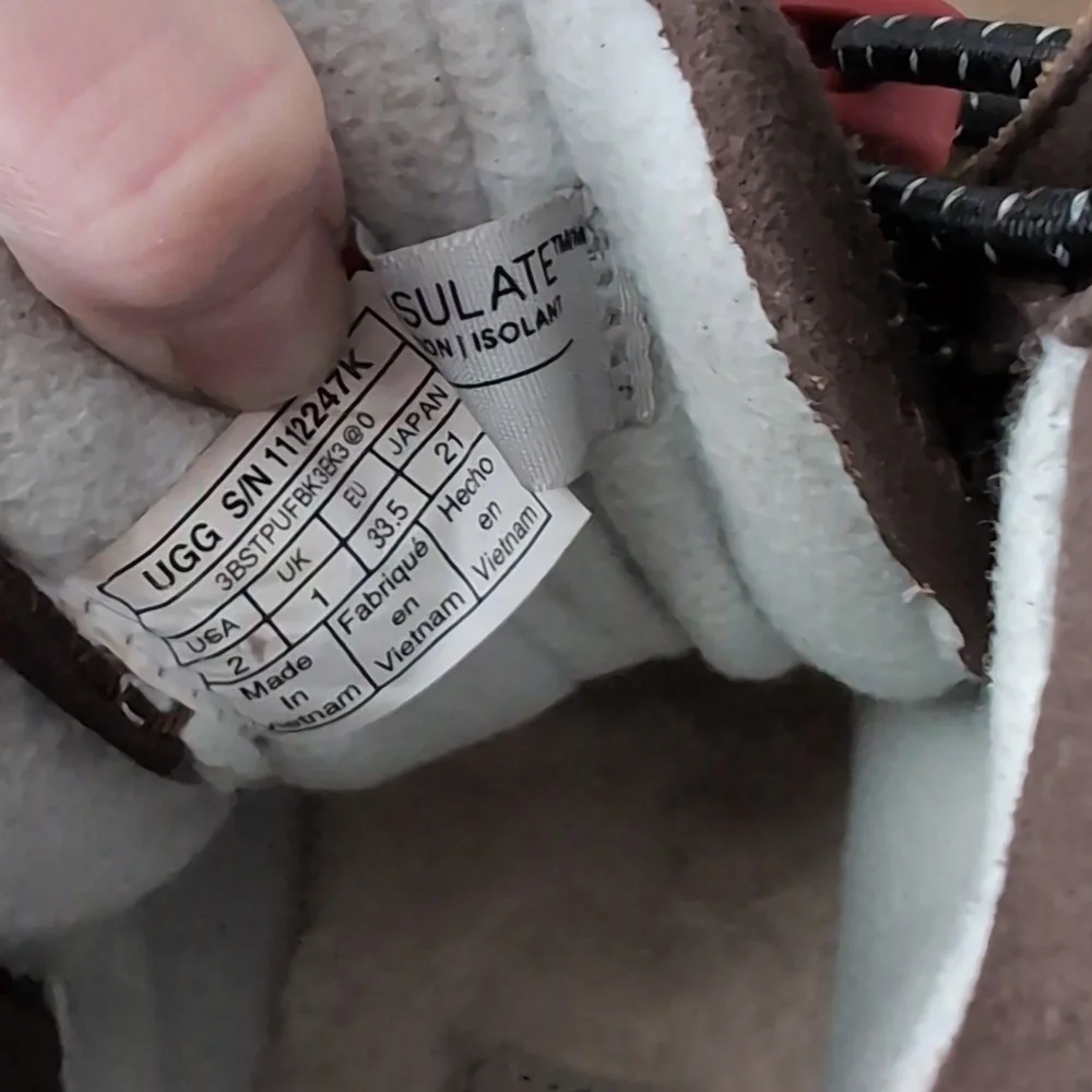 UGG Turlock Boots Leather Weather Size 2 Little Kid Walnut